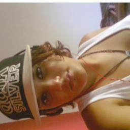 “Sou egoísta, impaciente e um pouco insegura. Cometo erros,sou flamenguista,aquariana.me amarro em História,filosofia,teologia,paleontologia e Leitura :3
