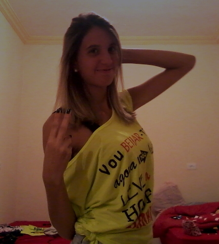 Pra você que não gosta de mim,deixo o melhor do meu sorriso,e pra vocês que me apunhalaram pelas costas só tenho a dizer: faça melhor, porque ainda estou de pé!