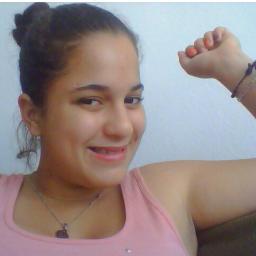 Siempre habrá un recuerdo que nos saque una sonrisa.
♡ ♥