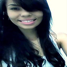 seveenteen years, complicada, imperfeita, calculista, medrosa, imprevisível, carinhosa, sensível, apaixonada e feliz ;*