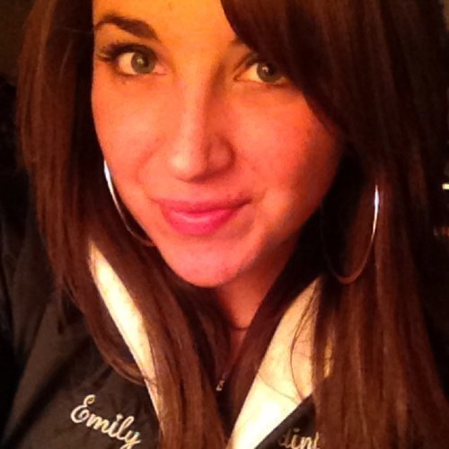 emomalz's profile picture. just a queen, crowned in her curls. follow my insta: @emomalz