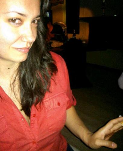 Manager de @chelarivas . Dear desconocido, Estoy algo loca y digo pura pendejada... así que no me sigas si te vas a quejar. Gracias