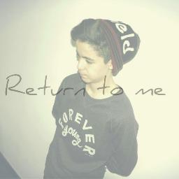 Derrière chaque homme se cache une femme.. oui, à genoux tête levée ! 16 yo.