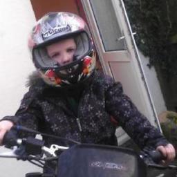 im 28 love my freinds and family but most of all my kids