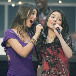 I Love Miranda Cosgrove & Victoria Justice,They Are My Idols.