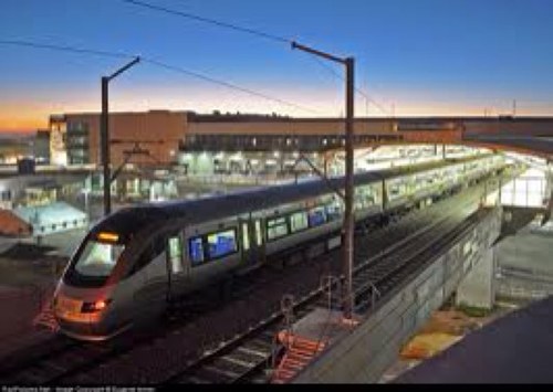 The Gautrain is used by 1000's of people everyday, each with their own purpose to move. Give it a chance to move you. The Gautrain moves us, let it move you!