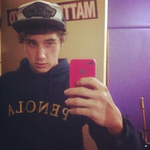 HI IM LUKE {Single/bi} @SmexyJai IS MA SEXY TWIN BROTHERRR