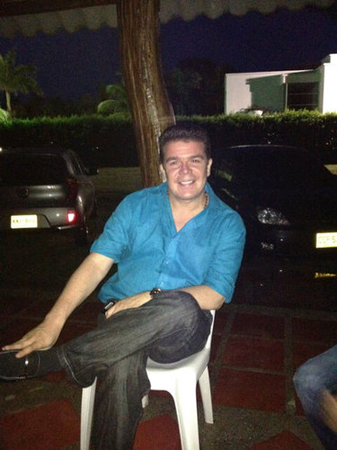 Nacido en urumita guajira Cantautor de la musica vallenata, claridoso y frentero en el momento d componer!cristiano
