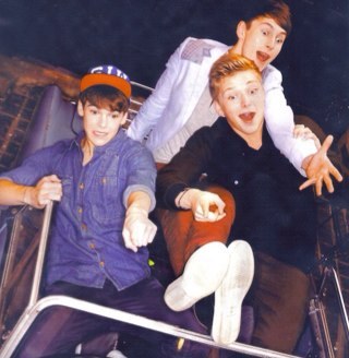 2 girls from Australia that are in love with District3.Follow our personals @Jacquilynnn #3eek @District3music Rted 24/10