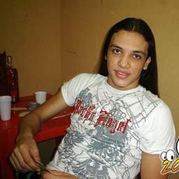 eu sou forrozeiro minha banda preferida e garota safada eu gosto do trabalho do wesley safadão admiro muito wesley....