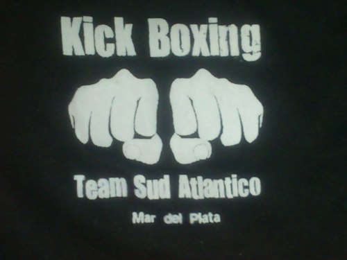 hincha de Racing y practicante de kick boxing