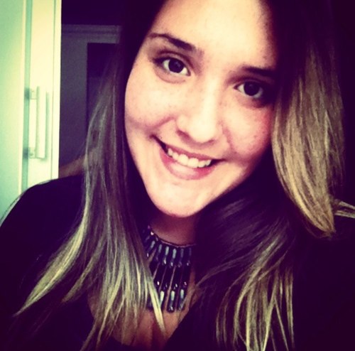Proteja-se de modo que ninguém possa mandar em você ou desrespeitá-la. Simplesmente diga: Espere um pouco, eu mereço apenas o que há de melhor. 
Maya Angelou
