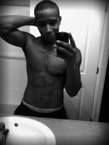 YEEEEAAAH im T.Jet. I ball everyday i put dat on my momma. I gotta keep it G, nun less than 3hunna!!! #teamrealnigga