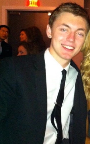 MrAndrewW's profile picture. I'm Alex's older brother