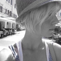 Roseonit's profile picture. Living, teaching (music), tour guiding and freelance writing (music journalism), currently in Berlin.