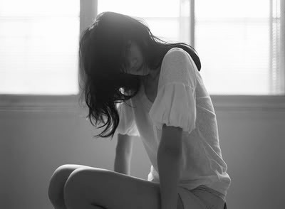 No busco caerle bien a nadie, no pretendo juzgar a nadie. Asi como no pretendo caerle mal a nadie y no busco juzgarte. Just another girl in this crazy world