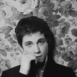 #lermaniac

lermaniacs unite! :)
all for one - the amazing, talented, sushi lovin', gorgeous, adorable, hilarious Logan Lerman ♥
we love you @LoganLerman !