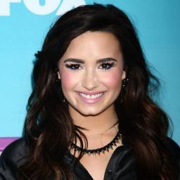 #TeamFollowBack 
#Lovatic .. #Belieber .. #Directioner