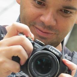 Apenas alguém que se importa de mais com as pessoas que gosta... Mais do que deveria.