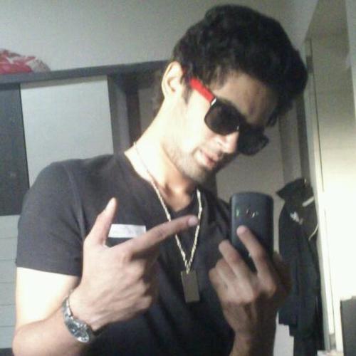 loves music..guitar player taken by most gorgeous girl..@donnita123