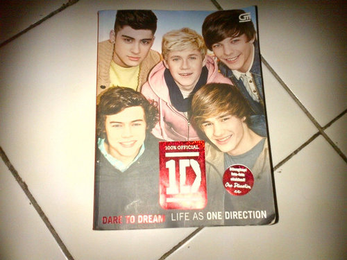 Sell many stuff of 1D,Taylor Swift,Demi Lovato,Justin Bieber.Don't Judge!kita 2 minggu akan off.Unfollow?Silahkan☺