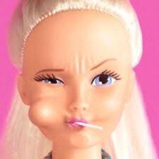 No hay mujer fea, solo maridos pobres. Superficial girl.