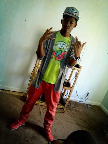 These broke niggahs dont like me cuss they say I think im all that but bitch y youu hating on me im just living my life!, #Y.B.N be the team 5th WardTx