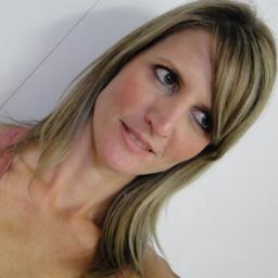Publicitária, Casada, 30 anos, Cristã, apaixonada por animais, pela vida e por JESUS!!!!