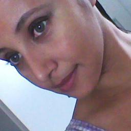 Artesã, adoro ouvir música, ir ao teatro, ver filmes e passear... meus sobrinhos são meus olhos e meu gato o meu ♥!!!