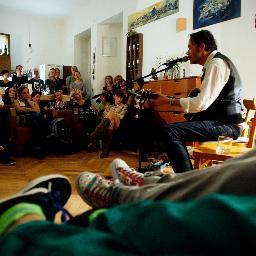 Pinelinadnevna's profile picture. Pinela's living room (Pinelina dnevna soba) is a host of various musicians at concerts in the most intimate atmosphere.