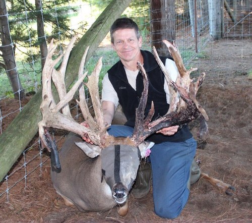 Buck Run Farm has been producing Trophy Whitetail Deer for 18 years and is your source for whitetail deer, hunts, and antlers.