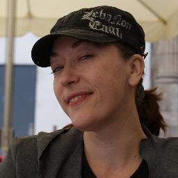 Визуальный мыслитель и вербальный практик.
Иногда заносит в аналитику.