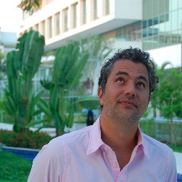 Sócio Diretor de Criação e Estratégia da SIDES. Pai da Gabi, da Mari e do Matheus. Casado com a Gi.