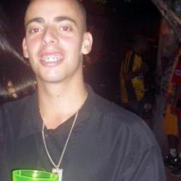 http://t.co/8SnRxyJ5y2 .
Me faça chorar com uma verdade e não me faça sorrir com 10 mentiras .