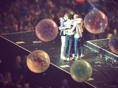 5 locas Directioners~Lou, Mireia, Aretha, Garazi y Maya~ Métete con Ed y te metemos un carrot por el culo.