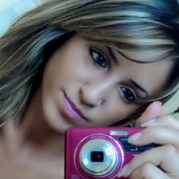 Sou uma garota que tem grandes sonhos . . . e que luta por eles sempre com os pés no chão,nunca passando por cima de ninguém !!!!