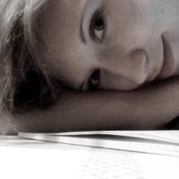 writer,  actress in life, am a journalist and historian(stady), and i can sing-in shower)