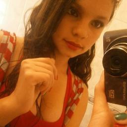 thabatarhanasoa's profile picture. nao sou apenas uma rockrinha mas tanbem uma menina q no fundo sou sensivel e q apenas quer curti minha juventude...