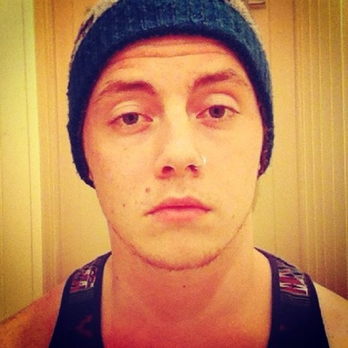 tarasovnv74's profile picture. Мужчина ищет кого-нибудь, перед кем он мог бы гордиться; женщина ищет плечо, к которому она бы могла прислониться.