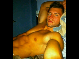 Soy actor porno gay :$ , el de la foto soy yo