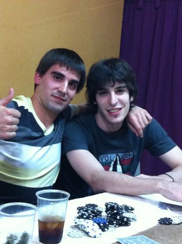 tal vez no le caiga bien a todo el mundo,pero no finjo ser una persona que no soy