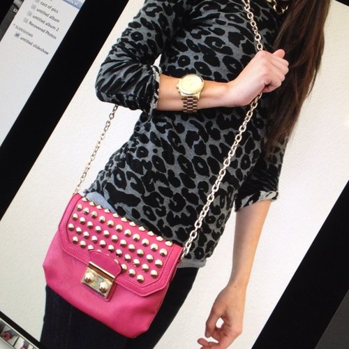 ellahblue's profile picture. 