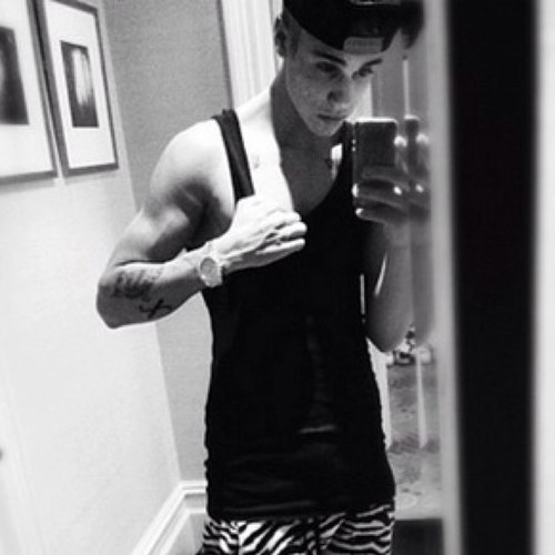 You Know That Candian That Sat At The Bottom Of The Avon Theatr And Got Discovered By Scooter? Yeah Hes My Idol! Belieber For Life 
#TeamFollowBack
