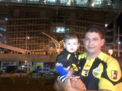 Dichoso de tener una hermosa familia. Gocho y Chakaro, seguidor del Deportivo Tachira, Ingeniero UNET, productor  agropecuario. Católico.