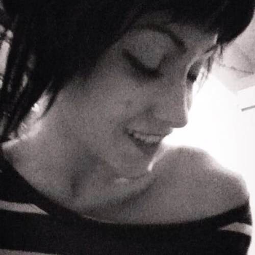 singingvultures's profile picture. 