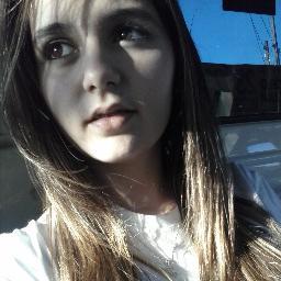 “Bom mesmo é encontrar com aquelas pessoas que abraçam leve mesmo com mil pesos nas costas e sorriem assim, como se a vida nem aprontasse tanto