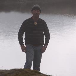 Teologo. Abogado. Critico constructivo. Confio en Dios, en mi pais, en la familia, en los buenos amigos y en una sociedad justa e independiente.