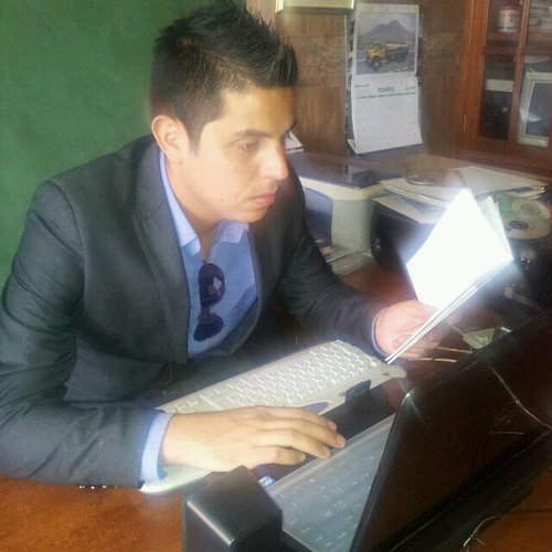 Soy abogado me gusta mucho la rumba y nada pasar ratos agradables con mis amigos