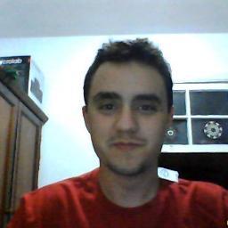 Sorria, mesmo que o seu sorriso seja triste. porque mais triste que um sorriso triste, é a tristeza de não saber sorrir...