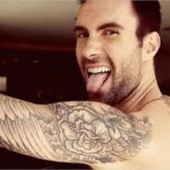 De tudo o que amo nada é maior que Adam Levine!